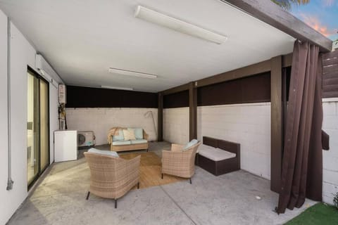 ৎ୭ Luxury Reseda with Pool ৎ୭ Haus in Tarzana