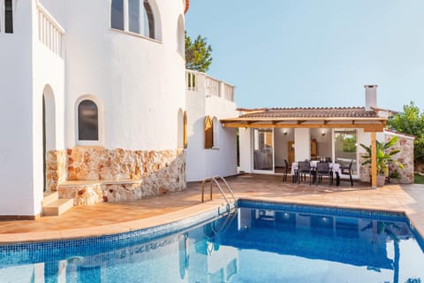 Chalet Es Llossar House in Cala en Blanes