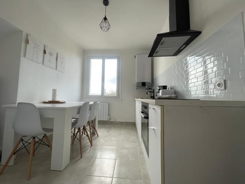 Logement chaleureux et lumineux Apartamento in Villefranche-sur-Saone