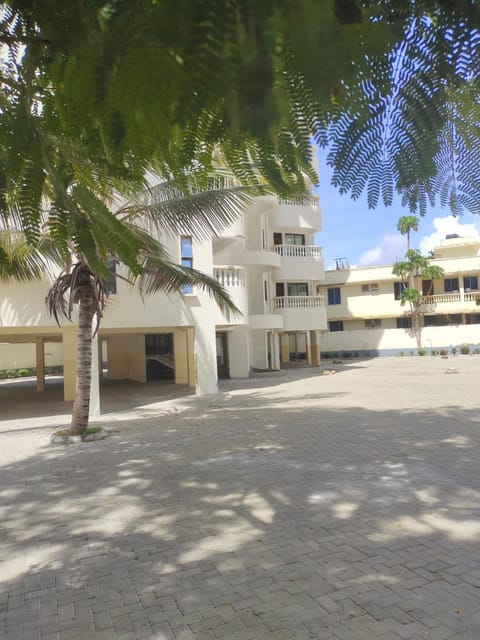 Zoe Homes Kwamby Ocean Paradise 1,2 and 3 bedroom Nyali, Condo in Mombasa