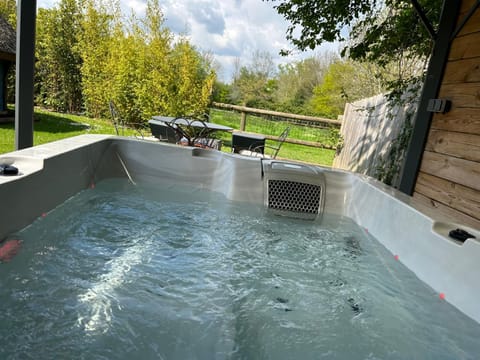 Natural landscape, Hot Tub, Spa and wellness centre/facilities