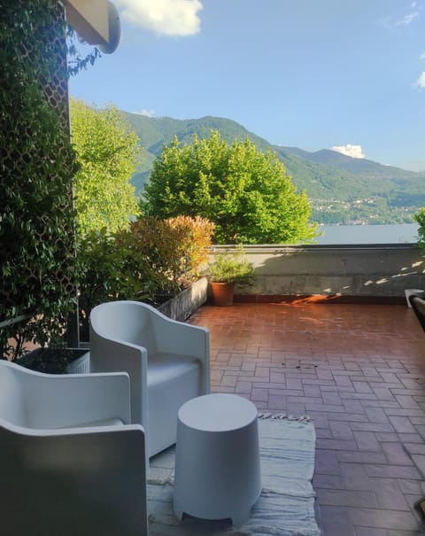 LF_SUITE_ Lugano Lake_ Ampia Terrazza ; Spiaggia privata_ WI-FI_ Netflix_ Wohnung in Lugano