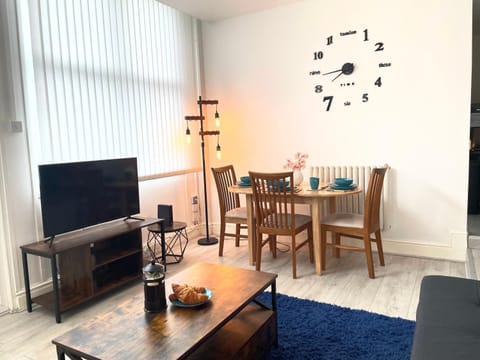 TV and multimedia, Living room, Seating area, Dining area, Evening entertainment, heating, locker