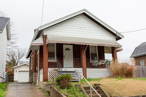 Rolston 1 Bedroom House near Xavier, Downtown House in Cincinnati