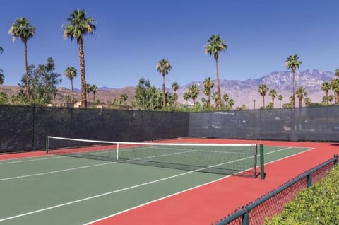 Palm Springs - Plaza Resort and Spa Apartment in Cathedral City