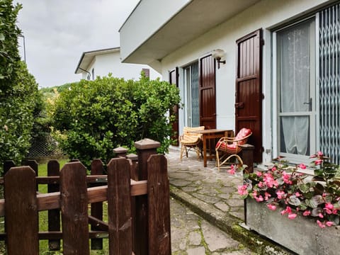 Property building, Day, Garden, Garden view