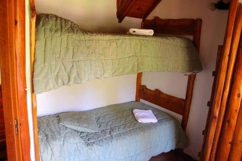 Bed, Photo of the whole room, Bedroom, bunk bed, towels