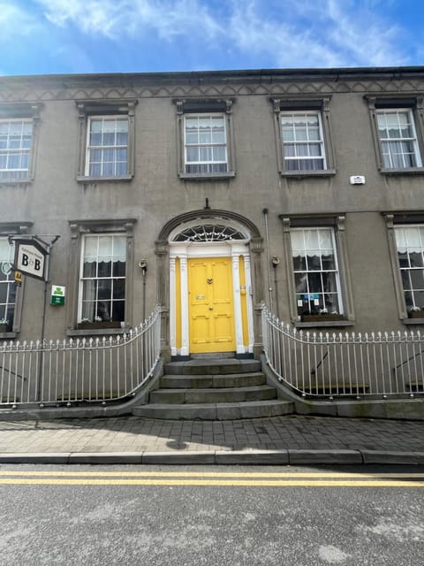 Property building, Facade/entrance, Day