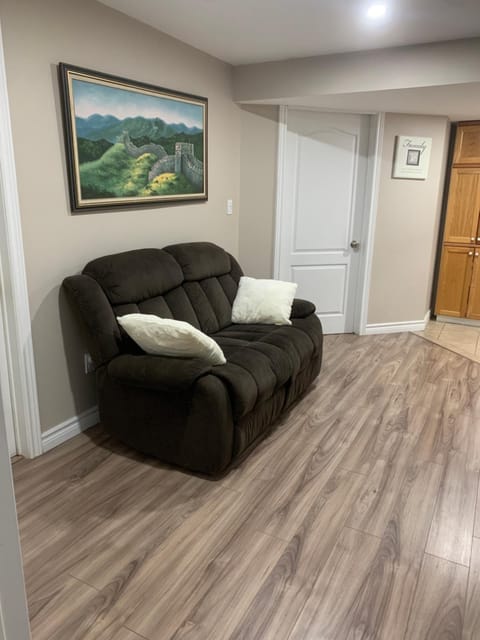 1 room in a cozy and beautiful basement Chambre d’hôte in Guelph