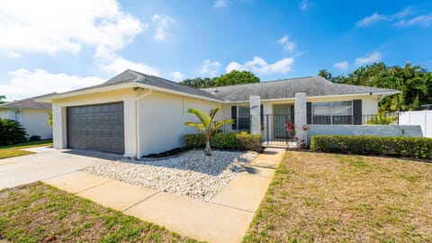 Cozy Pet-Friendly Private Pool Near Beaches House in Bradenton