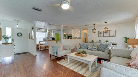 Cozy Pet-Friendly Private Pool Near Beaches House in Bradenton