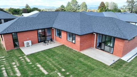 Brand New House with 5 bedroom and 3 full bathroom House in Rotorua