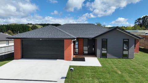 Brand New House with 5 bedroom and 3 full bathroom House in Rotorua