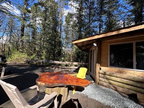 Cabin in the woods @ Cultus Lake House in Cultus Lake