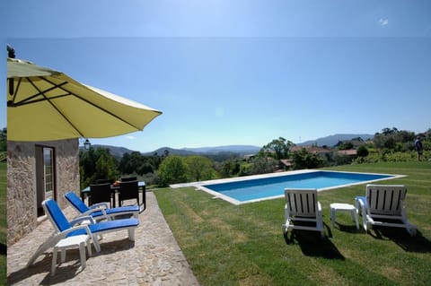 Typische Gratine Ferienvilla mit Pool House in Viana do Castelo District