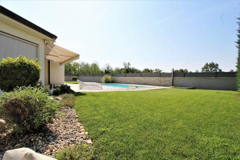 Moderne Villa Alex Exclusive in Porec mit Pool House in Poreč