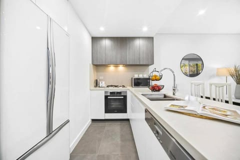 Stay Steps from Olympic Park : Spacious 3-Bedroom Copropriété in Lidcombe