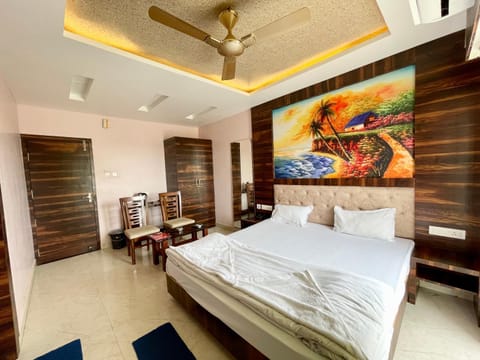 Hotel R R . Puri fully-air-conditioned-hotel near-sea-beach-&-temple with-lift-And restaurant-availability Hôtel in Puri