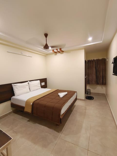 HOTEL DKR GRAND Hôtel in Tirupati