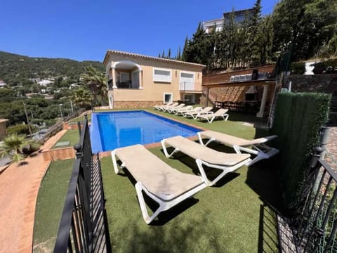 Property building, Natural landscape, Garden, Garden view, Mountain view, Pool view, Swimming pool, sunbed