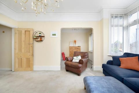 Charming 2BR Flat with Garden Apartment in Southall