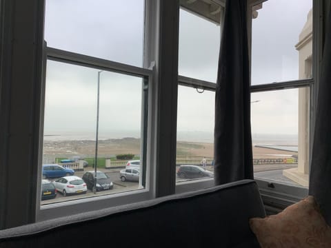 Ocean view double with ensuite, with access to private garden and bike store Bed and Breakfast in Margate