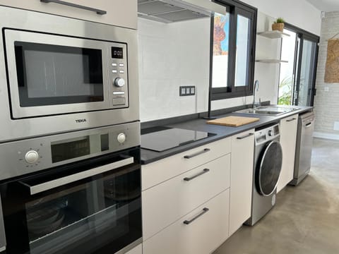 Kitchen or kitchenette, dishwasher, minibar, pet friendly, stove, toaster, washing machine