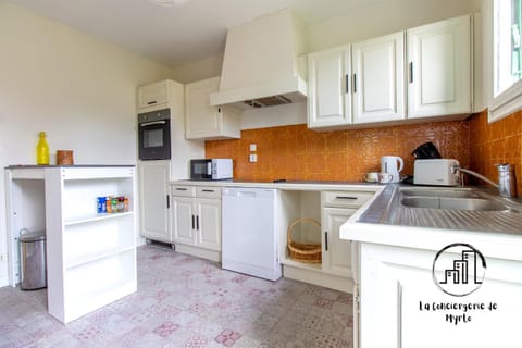 Coffee/tea facilities, dishwasher, minibar, pet friendly, kitchen