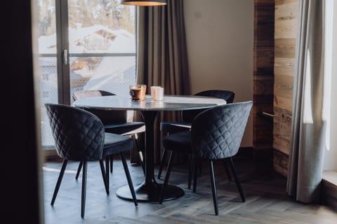 Living room, Seating area, Dining area