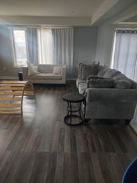 Double bed Suite - Very close to the Falls, Casinos and Marineland Vacation rental in Niagara Falls