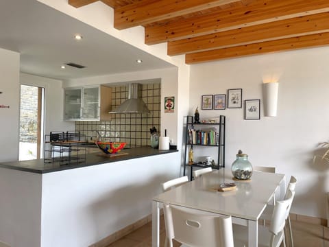 SOLITARI - semi-detached house with garage House in Cadaqués