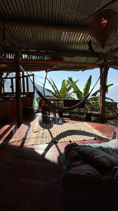 Earthship 3 levels FAMILY cabin with lake view Maison de campagne in Sololá Department