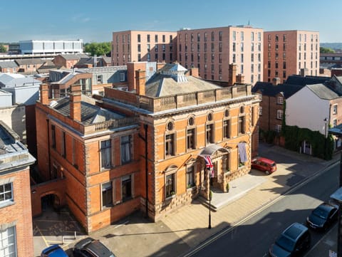 Property building, Day, Neighbourhood, City view, Landmark view, Street view, Location, Parking