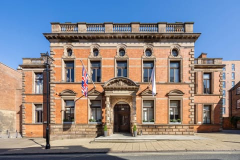 Property building, Facade/entrance, Day, Landmark view