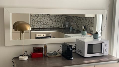 Coffee/tea facilities, Kitchen or kitchenette, microwave, minibar, toaster