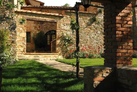 Romantisches Apartment für Paare mit Terrasse und Blick auf den Garten Apartment in Castellina in Chianti