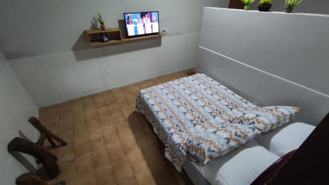 Bed, TV and multimedia, Bedroom