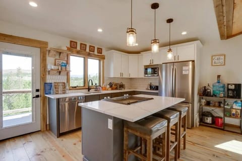 Luxe Cabin w/Hot Tub and Amazing Views House in Rocky Mountain National Park