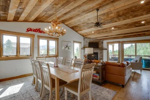 Luxe Cabin w/Hot Tub and Amazing Views House in Rocky Mountain National Park