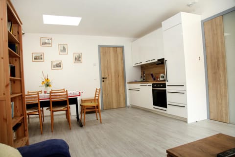 Dining area, kitchen