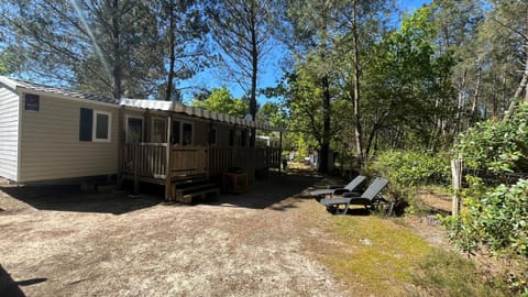 CHEZ SEB & BELINDA Mobil Home 3ch 2sdb sur Magnifique emplacement avec vue sur la forêt des landes Campground/ 
RV Resort in Saint-Julien-en-Born