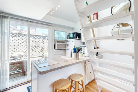 Cozy Cape Condo Apartment in Provincetown