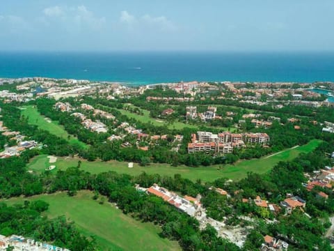 Luxurious 1 Bedroom w/ Pool & Golf Course View Condominio in Puerto Aventuras