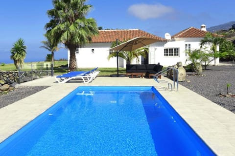 Ferienhaus mit Privatpool für 4 Personen ca 190 qm in Tijarafe, La Palma Westküste von La Palma House in La Palma