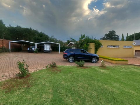 96 on Smit Vacation rental in Roodepoort