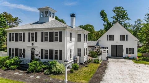 The Yarmouth House - House + Carriage House Maison in West Dennis