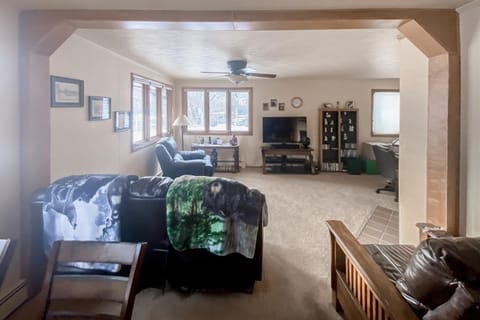 Riverfront Paradise - Entire Home Haus in Eagle County