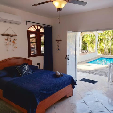 Photo of the whole room, Pool view