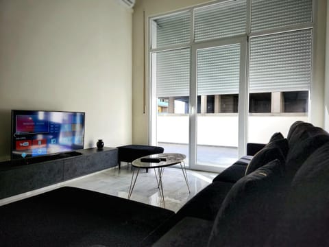 TV and multimedia, Balcony/Terrace, Living room, Seating area, air conditioner