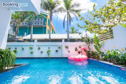 Property building, Spring, Day, People, Garden, Garden view, Pool view, Swimming pool, group of guests, sunbed